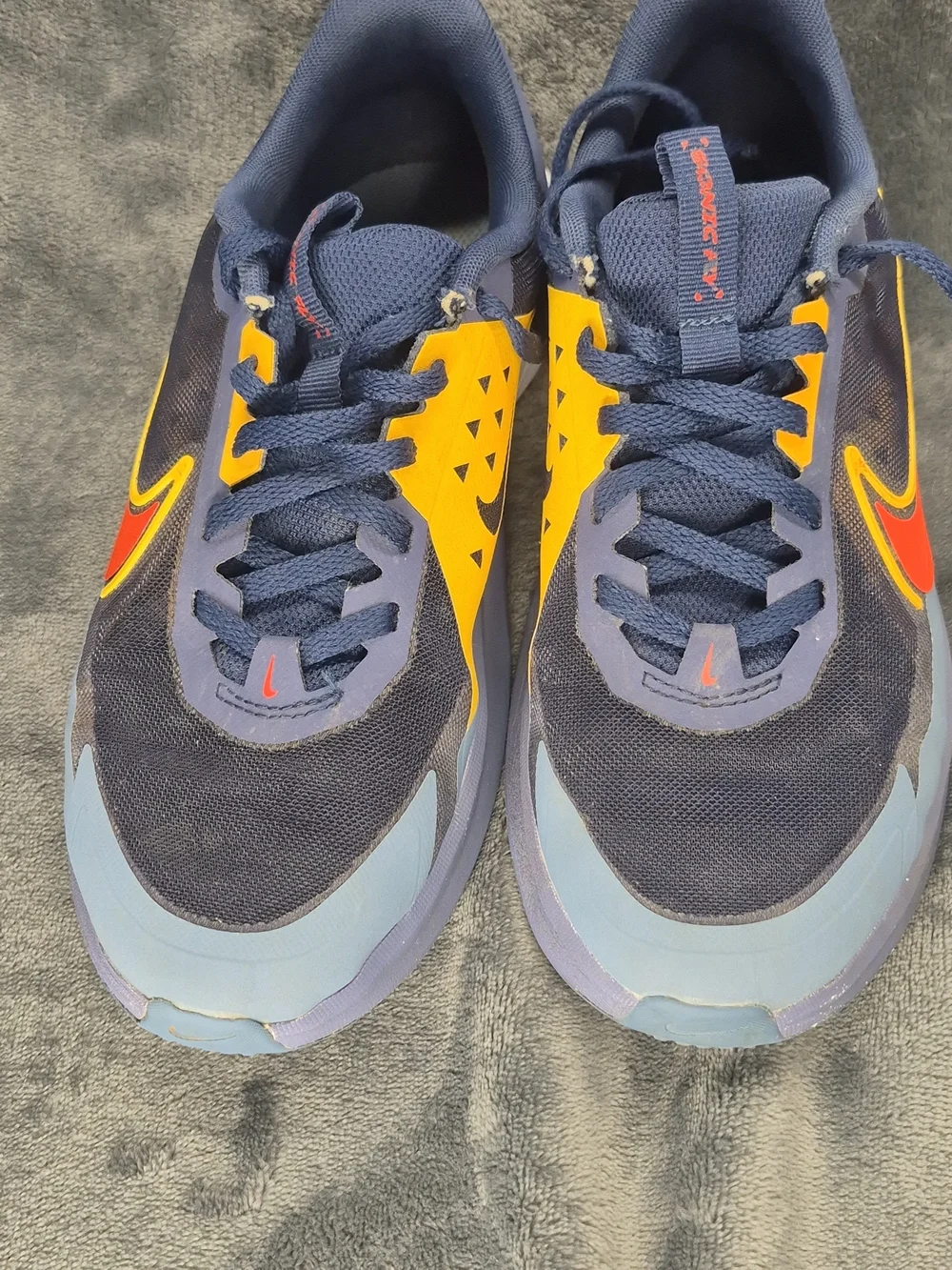 Nike Sony Fly Running Shoes Navy Mesh Bright Yellow Midfoot Suze 4.5 Youth